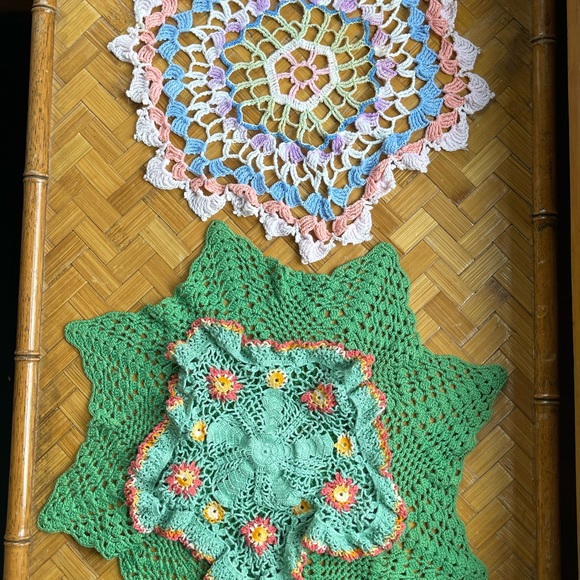 Three vintage handmade doilies, green and multicolor - Picture 3 of 12